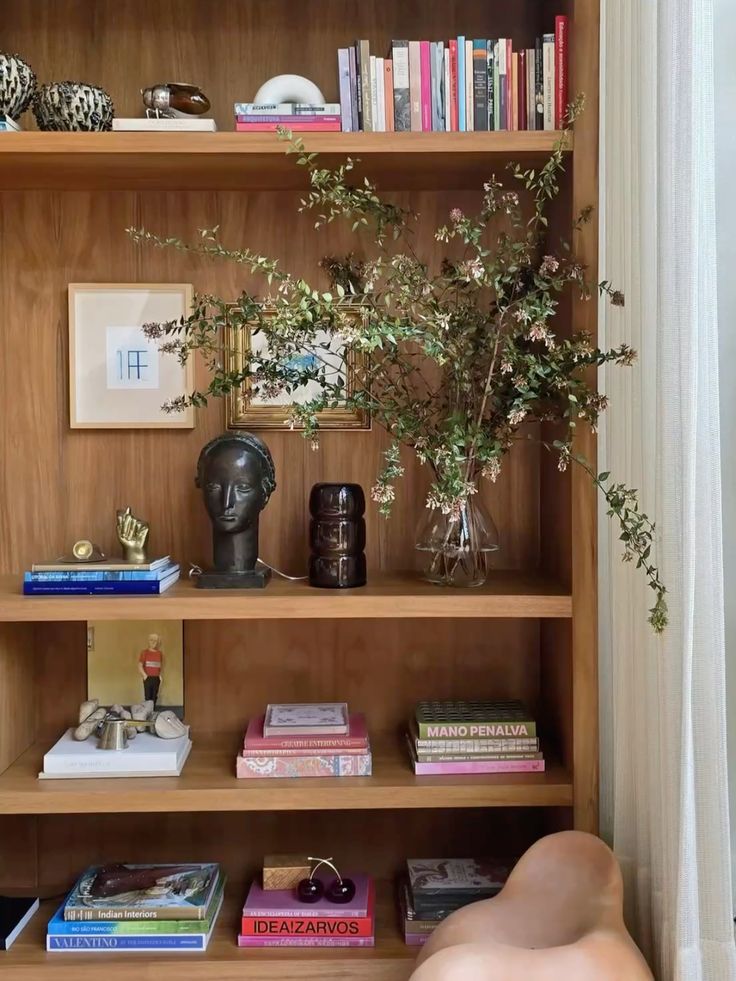 Bookshelf Wealth Without Clutter: How to Style Shelves With Books, Art, and Negative Space