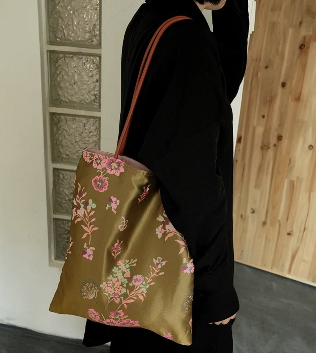 Vintage Style Floral Jacquard Tote