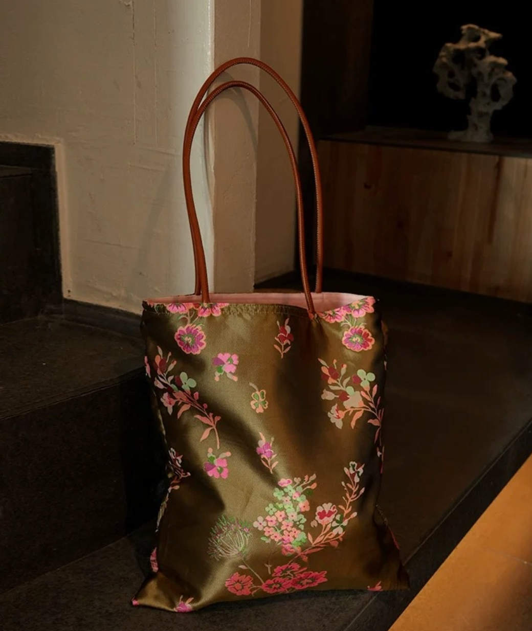Vintage Style Floral Jacquard Tote