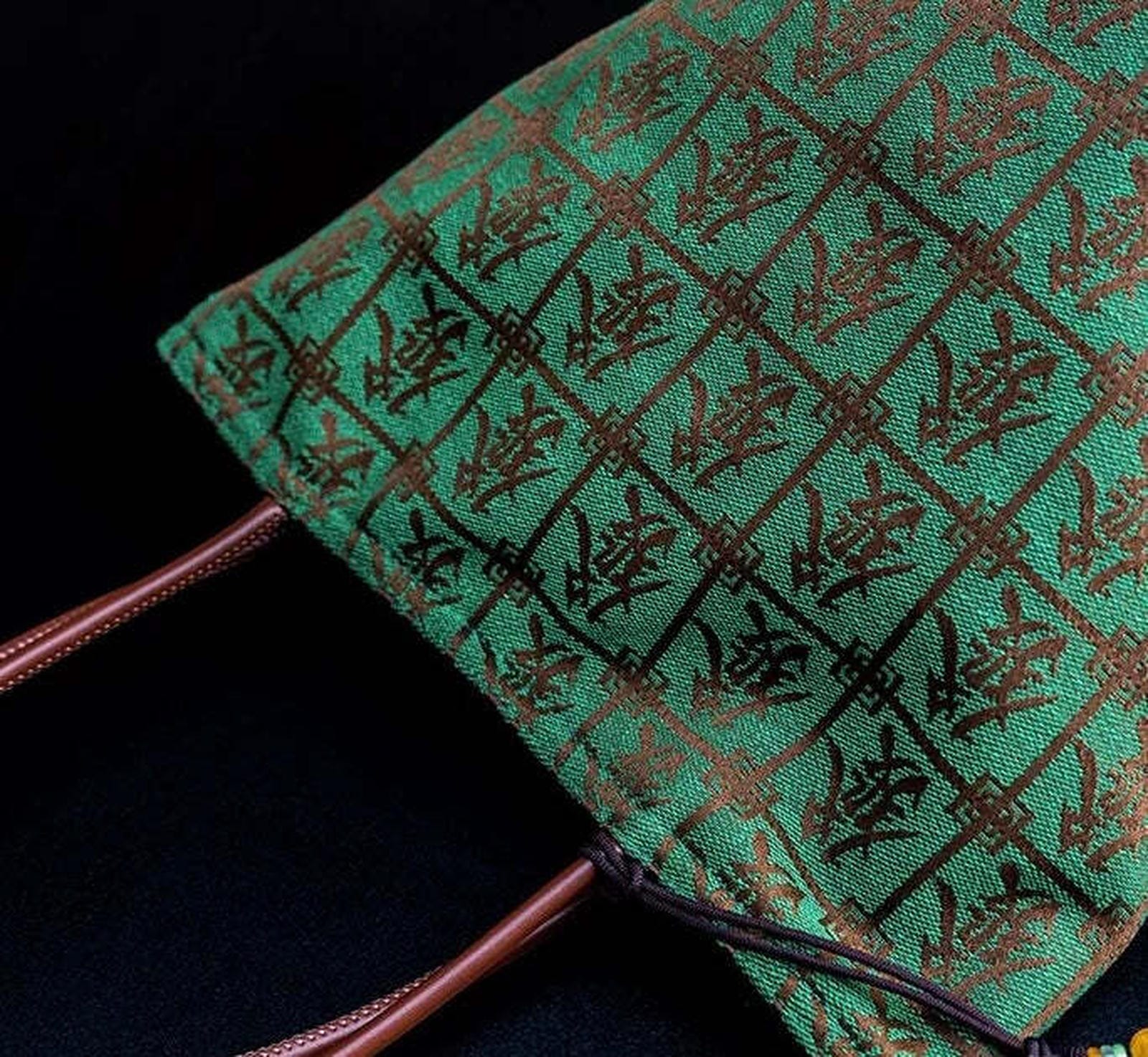 [embroidery_art] [craftmanship_exclusive_unique_luxury_product] [home_decor][handbag][Needle_talks_art][gift_option][skil_pro